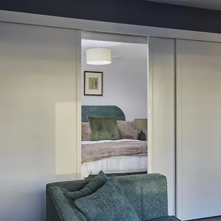 Hayy Luxury 1 Bed In Centre Apart Otel 3*
