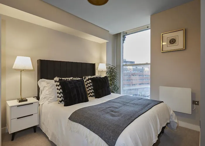 アパートホテル Hayy Luxury 1 Bed Apartment In Leeds City Centre 4*
